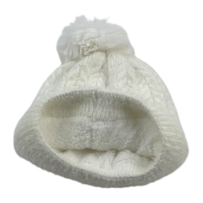 Gorro Branco Pompom Mulher | Acexarme. Mais modelos Gorros Mulher disponíveis.